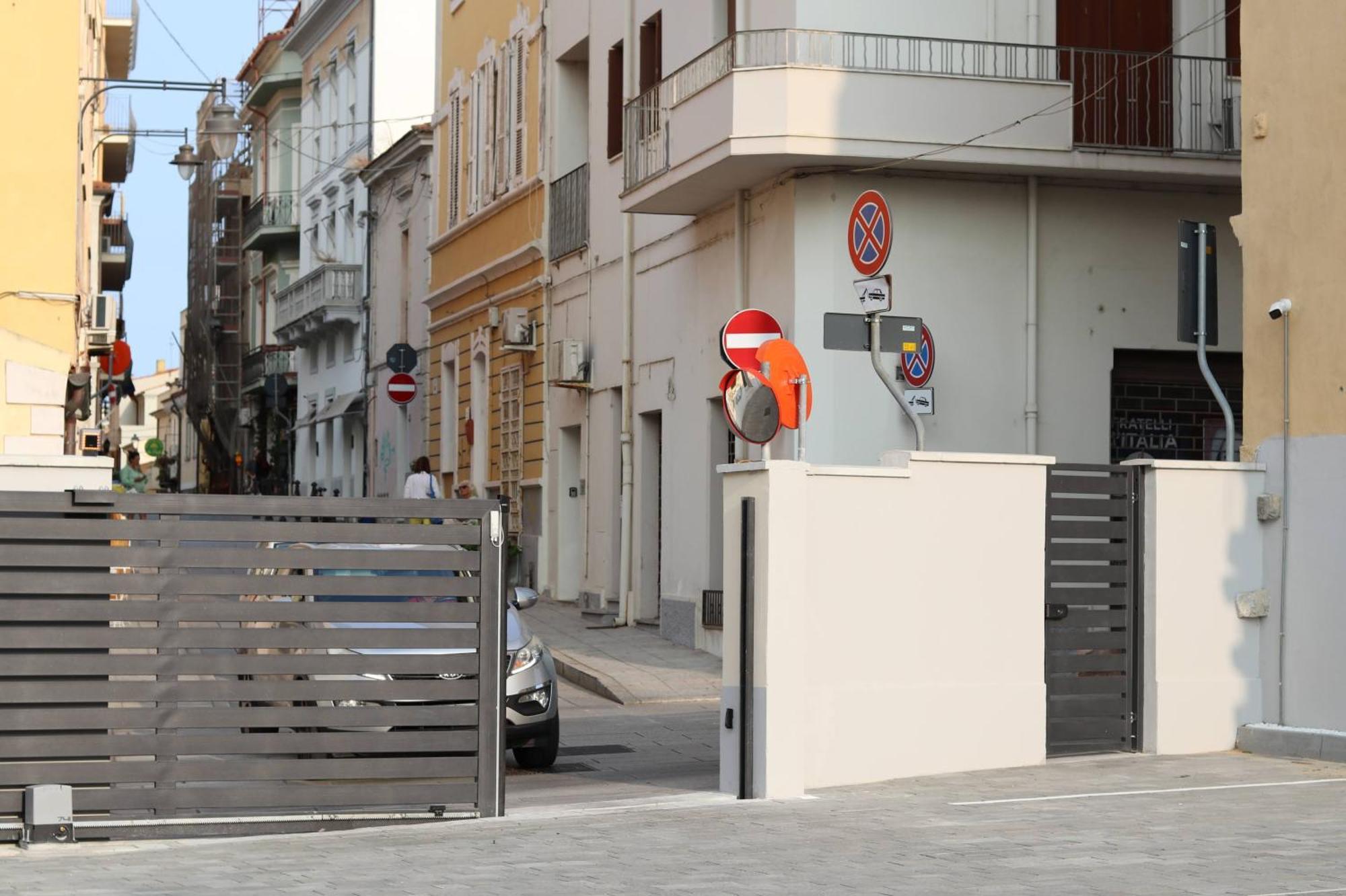 Appartamento Charming & Luxurious Gem Olbia Esterno foto